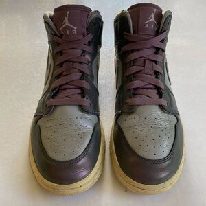 Nike Air Jordan 1 Retro Mid Top AV5174-400 Gray/ Metallic Purple Size 6Y